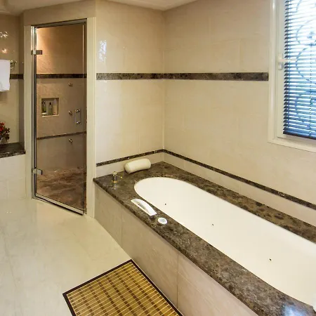 El Paradisio Splendid 5 Stars Atypical In With Overflowing Swiming Pool * Antibes