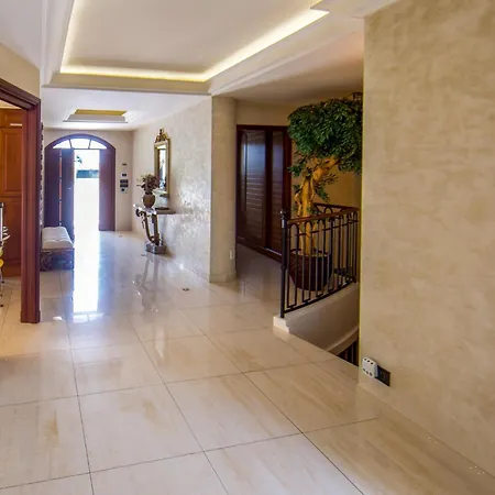 Stunning With Large Pool, Billiard And Mini-golf * Antibes