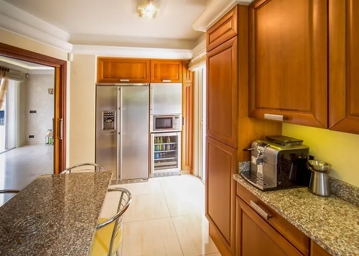 Vila Stunning With Large Pool, Billiard And Mini-golf Antibes