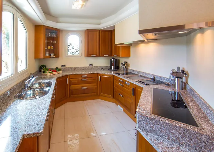 Stunning With Large Pool, Billiard And Mini-golf Vila