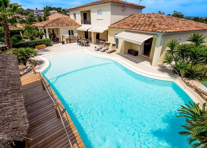 Stunning With Large Pool, Billiard And Mini-golf
