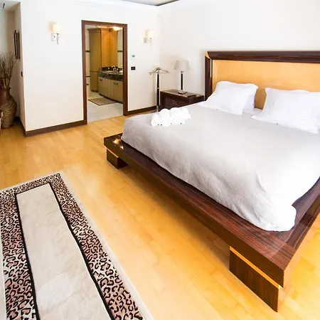 El Paradisio Splendid 5 Stars Atypical In With Overflowing Swiming Pool Villa Antibes