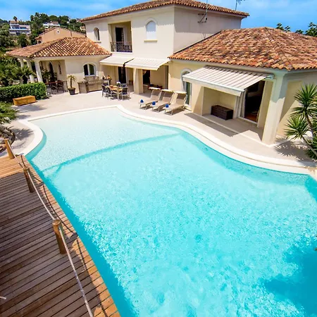 Stunning With Large Pool, Billiard And Mini-golf