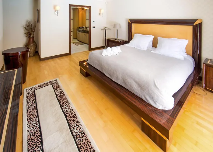 Stunning With Large Pool, Billiard And Mini-golf * 昂蒂布