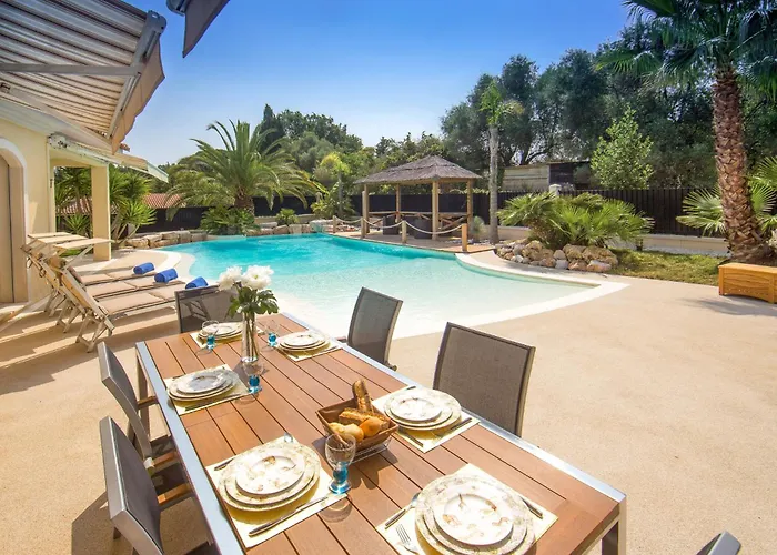 Stunning With Large Pool, Billiard And Mini-golf * アンティーブ